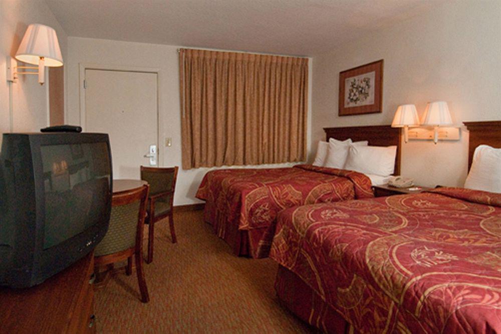 Econo Lodge Cherokee Near River Park Rom bilde